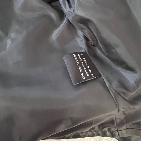 Real leather women’s jacket. Never worn XL or women’s size 12 - Picture 3 of 6